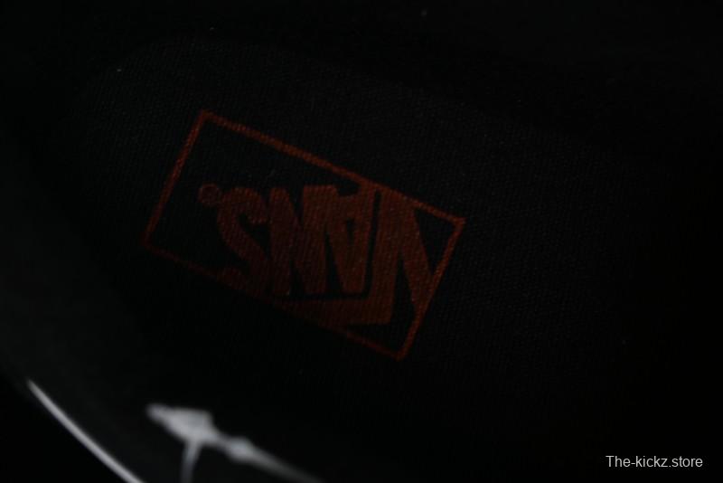 Vans Classics Knu Skool Retro Skate Shoes with Thickened Tongue and Oversized Toe - VN0009QCB9P