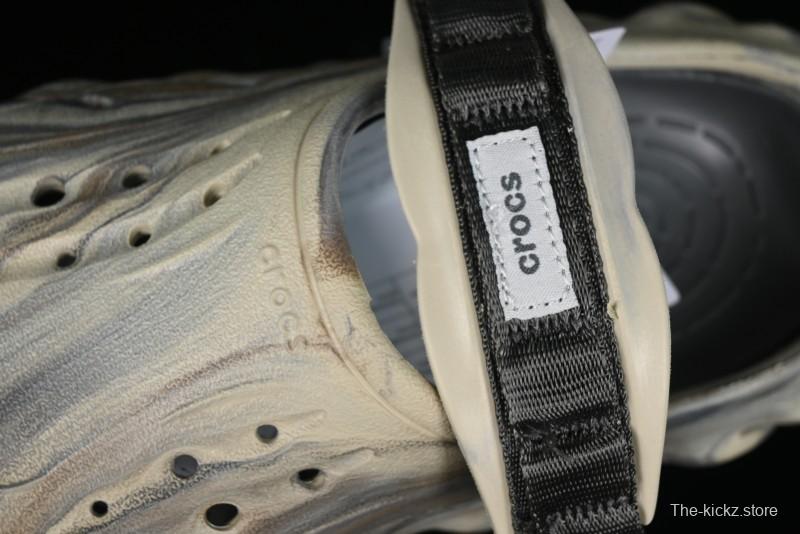 Crocs Classic Clog Slip-On Beach Sandals with Ventilation Holes - B.D4