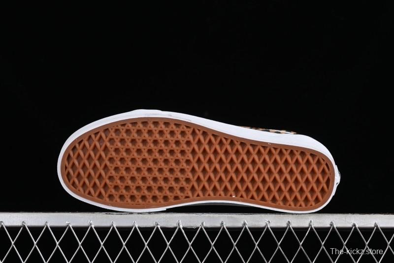 Vans Old Skool Classic Retro Low-Top Canvas Sneakers with Leopard Print and Slip-Resistant Sole - VN000CR5CJK