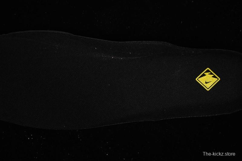 Nike Air Humara Retro Trail Running Shoes with 1990s Outdoor Style - AJ1102-001