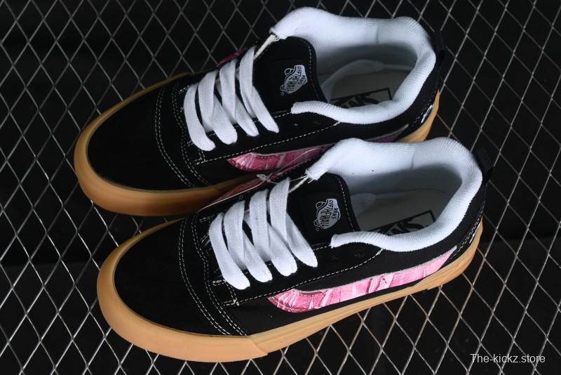 Vans Classics Knu Skool Vulcanized Skate Shoes in Black & Pink - VN0014QC0BV