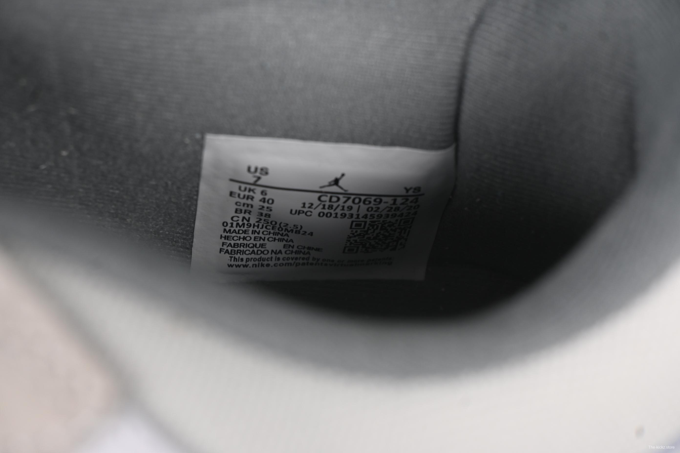 Nike Air Jordan Legacy 312 Low Sneakers with Velcro Strap and Triple Design - CD7069-124