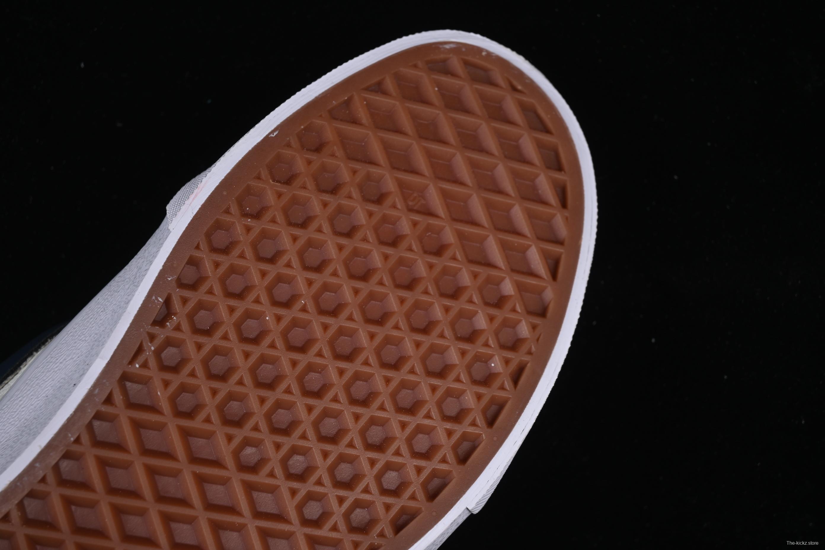 Vans Knu Skool Low Top Retro Chunky Sneakers with Oversized Logo - VN0009QC377