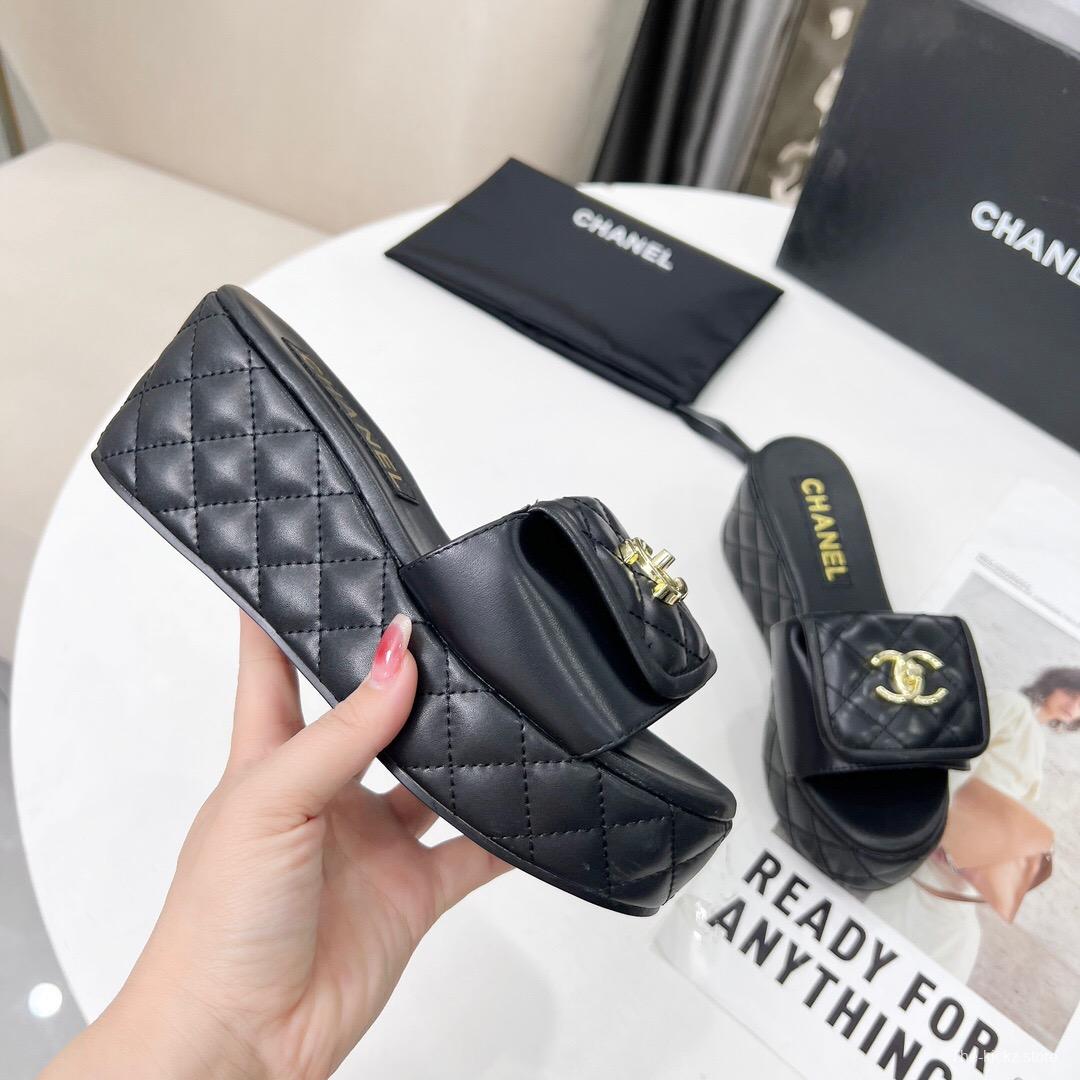 2025 Women Chanel Black Leather Slides