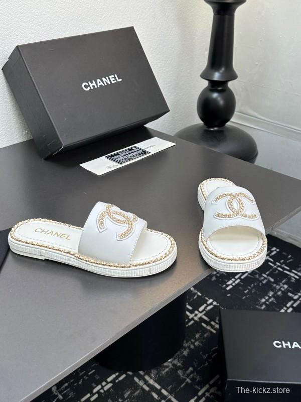 2025 Slippers CHANEL White Leather Woven Chain CC Logo LY00320