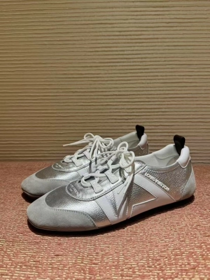 2025 Unisex Louis Vuitton White Silver Leather Sneakers LY00340