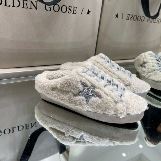 2024 Slippers GGDB White Shearling Star MJ00280