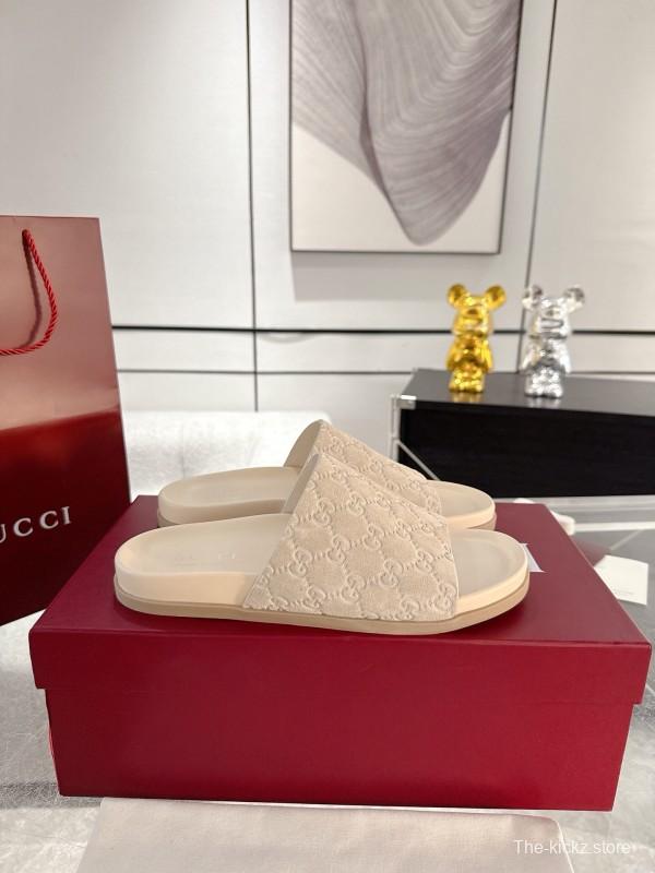 2025 Unisex Gucci Beige Embossed Leather Slippers Double G AS00240