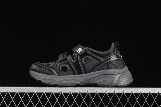 New York Yankees MLB Ace Runner Mask Jane Summer Casual Sandals - 3ASDACE5350BKS