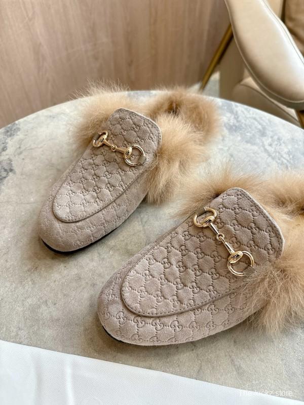 Gucci Women's Fur Mule with Double G Pattern and Horsebit Detail - LY00340